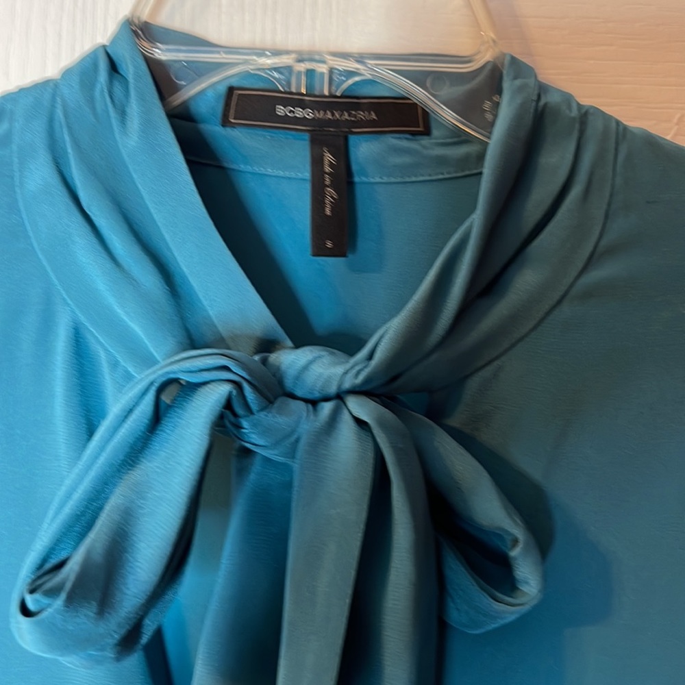 ❌❌❌SOLD❌❌❌BCBG MAXAZRIA BLOUSE - Picture 4 of 9